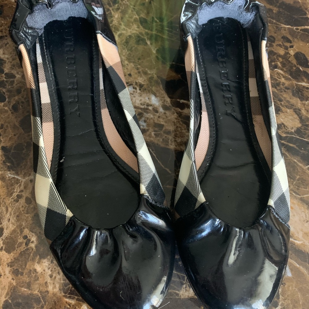 Burberry shoes - Picture 2 of 4